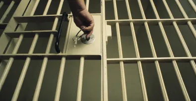 Die Gefahr lauert in der KI: Verbreitung kompromittierter Sprachmodelle